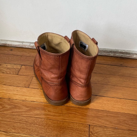 Women’s Frye Ankle Boots - Picture 4 of 8